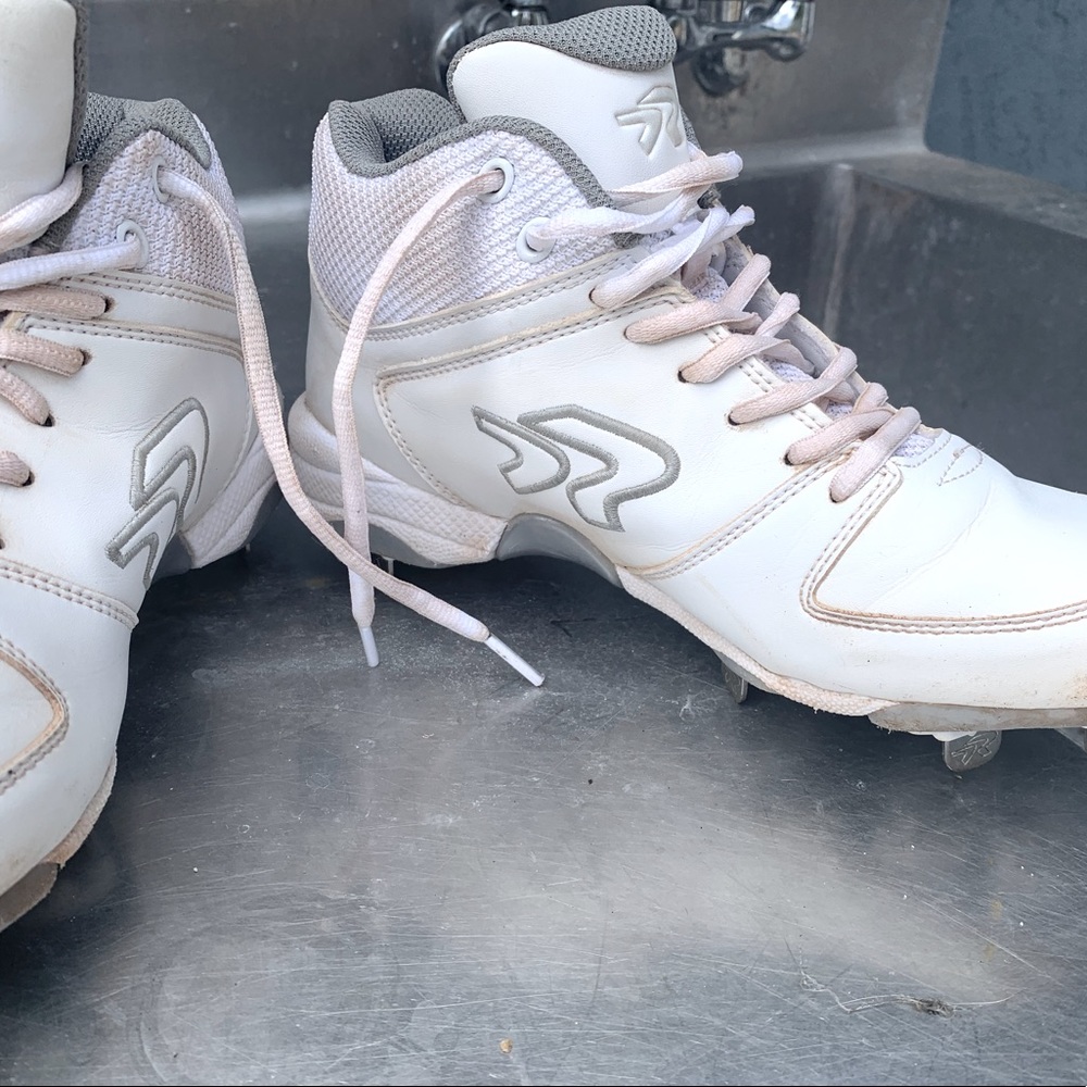 Ringor Metal Cleats only worn one time.